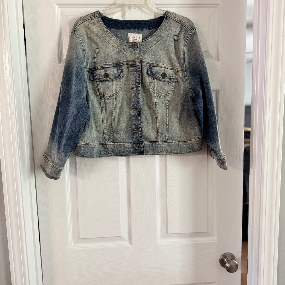 Torrid  cropped Denim Jacket  First at Fit Size 3